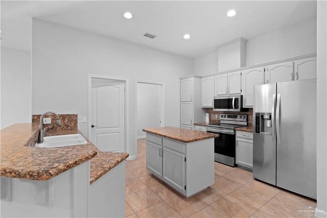 Building Photo - 31 Midlands Cir