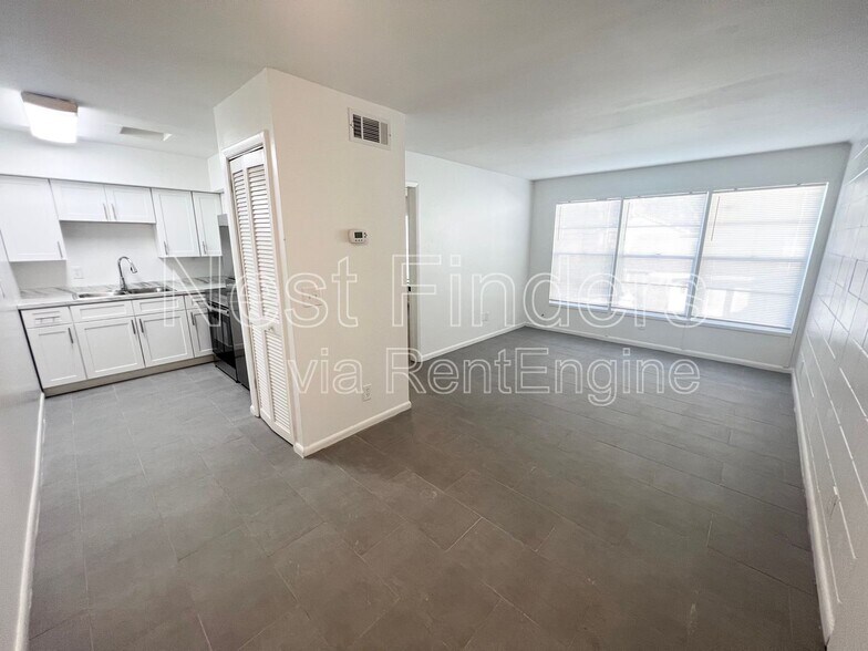 Primary Photo - 1318 Sydney Pl