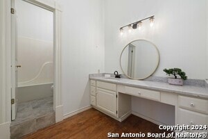 Building Photo - 142 W San Antonio St
