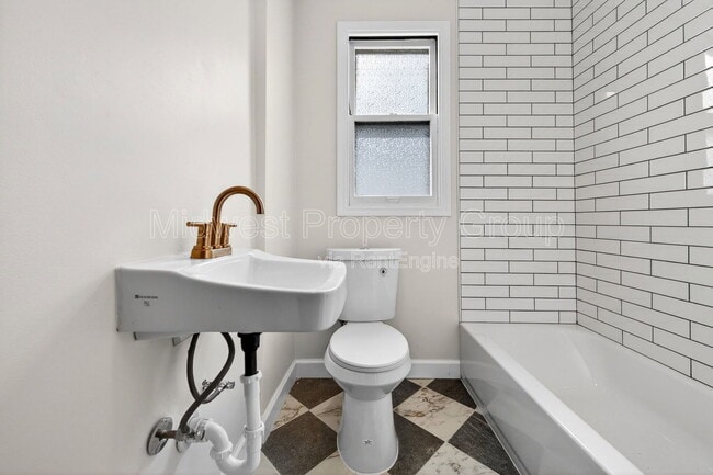 Building Photo - 5324 Nagel Ave