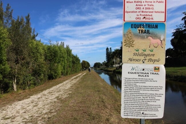 Building Photo - 930 Rambling Dr Cir