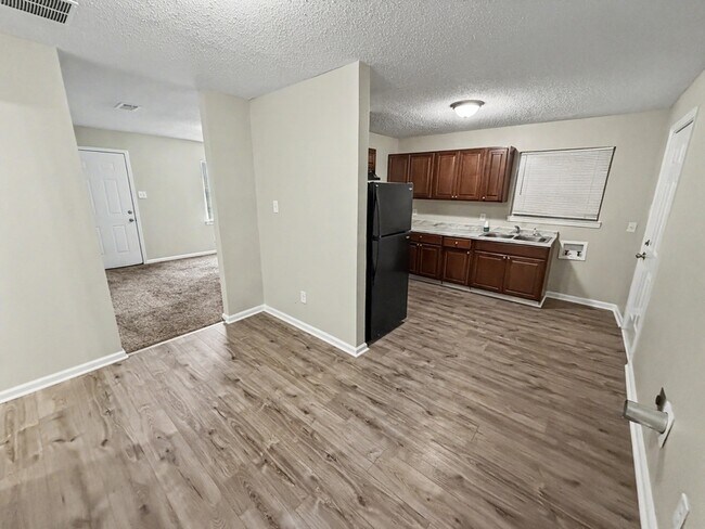 Building Photo - 4551 Sunny View Dr