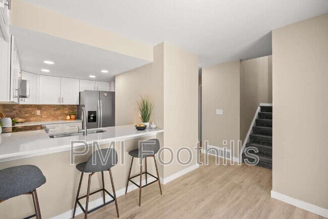 Building Photo - 206 S Holman Way