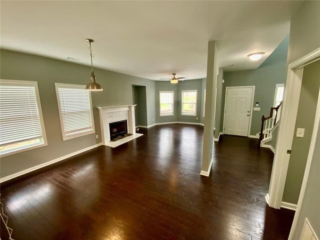 Building Photo - 294 SW Bass