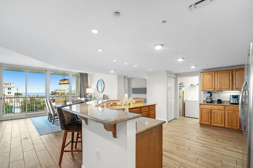 Building Photo - 1524 W Beach Blvd