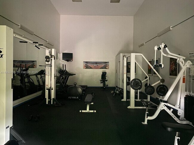 Building Photo - 9999 Summerbreeze Dr