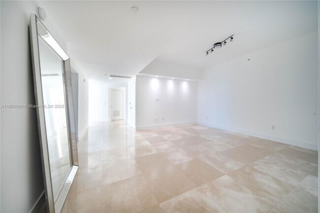 Building Photo - 3330 NE 190th St