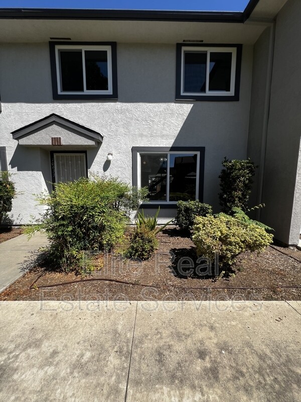 Building Photo - 10633 Aristocrat Ct