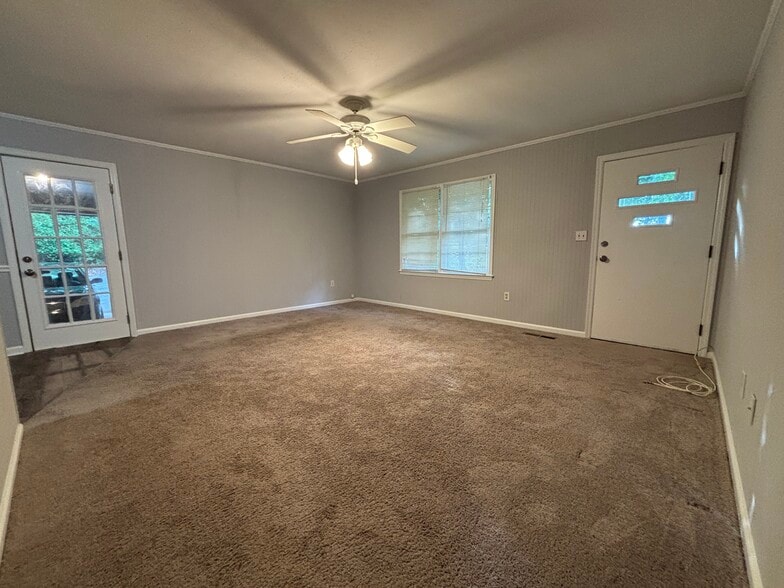 Primary Photo - 3211 Country Ln