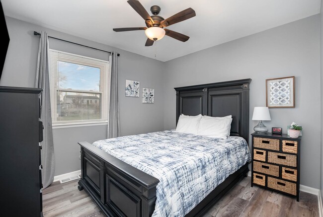Building Photo - 2 bed, newly remodeled hideaway in Trenton...