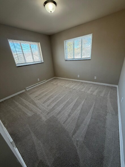 Building Photo - 338 N Main St