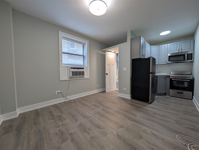 Building Photo - 503 W Belmont Ave