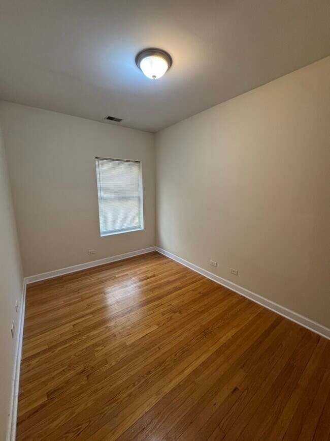 Building Photo - 1336 W Estes Ave