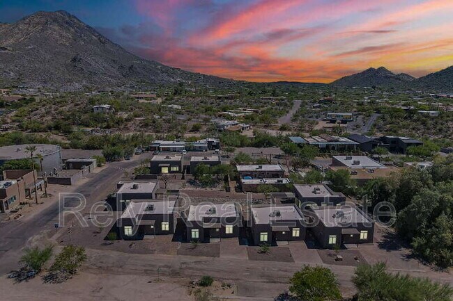 Building Photo - 6050 E Hidden Valley Dr