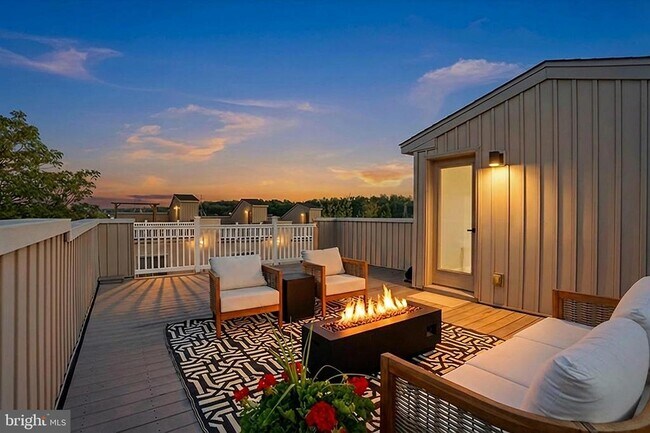 Building Photo - 159 Green Ln