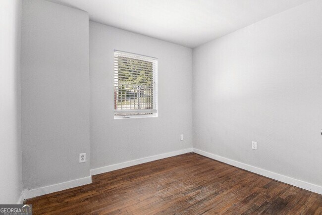 Building Photo - 561 Formwalt St SW