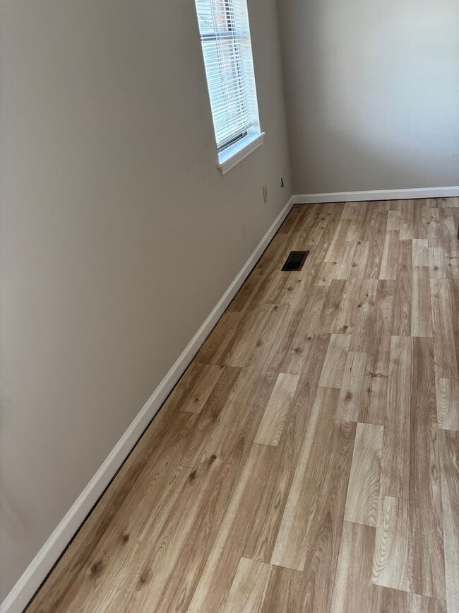 Building Photo - MOVE IN SPECIAL!! FIRST MONTH FREE!!