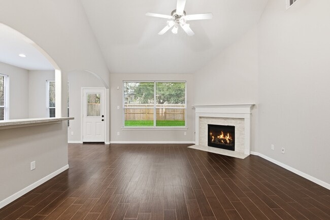 Building Photo - 25542 Saddlebrook Village Dr