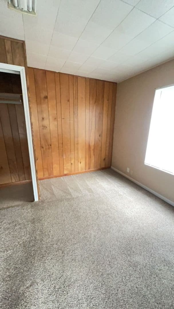 Building Photo - 2129