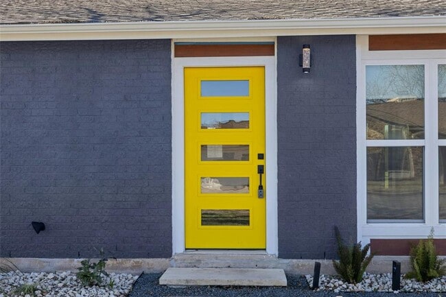 Building Photo - 1400 Bellmar Dr