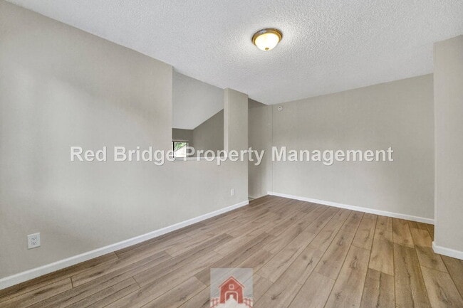 Building Photo - 17036 NE Oregon St