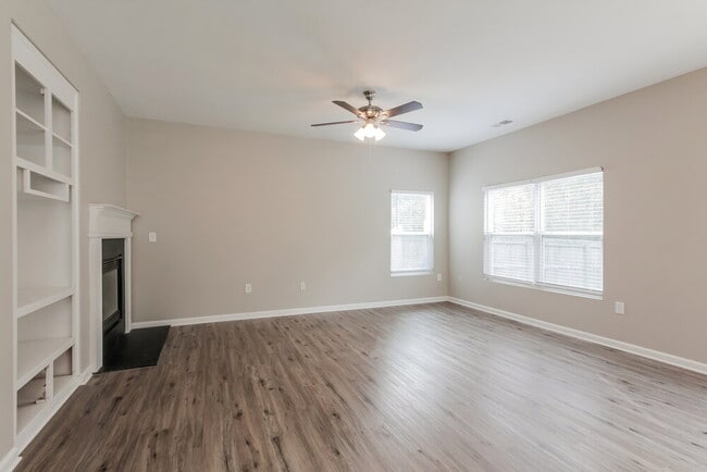 Building Photo - 10243 Hugue Way