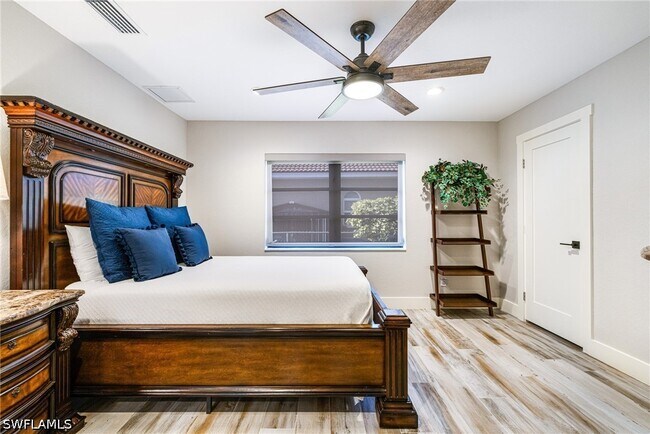 Building Photo - 1911 SE 32nd Terrace