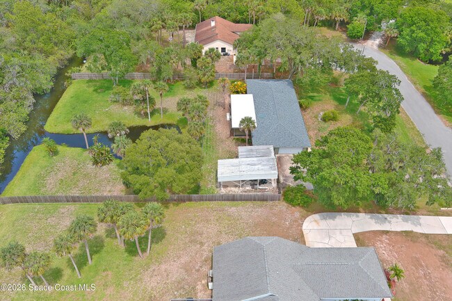 Building Photo - 670 Kings Way