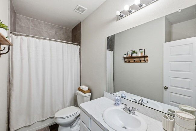 Building Photo - 14815 Rain Tree Dr