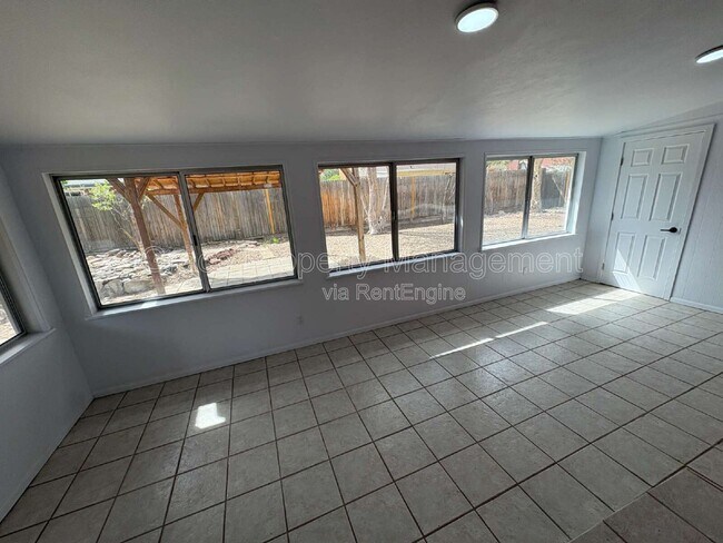 Building Photo - 287 Troy St