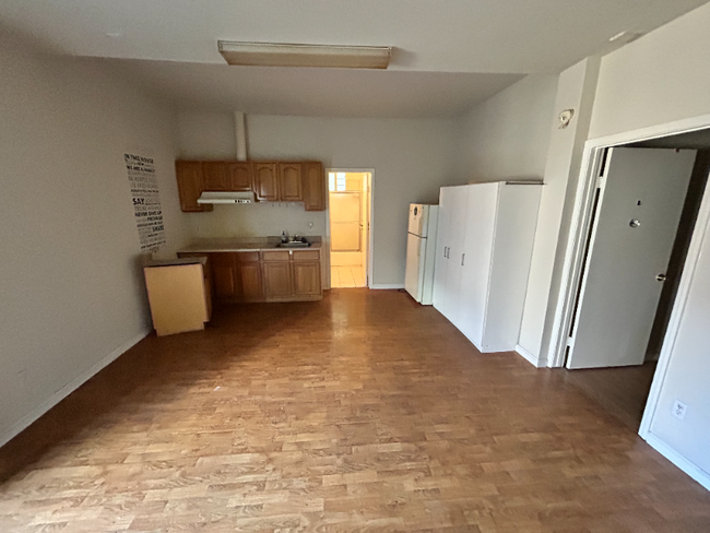 Primary Photo - 180 Leland Ave