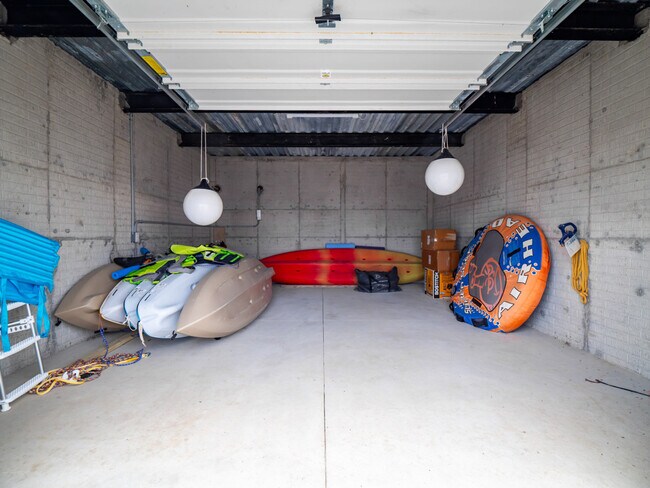 Building Photo - 32414 Lake Rd