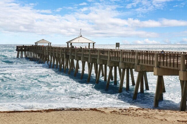 Building Photo - 284 Village Blvd