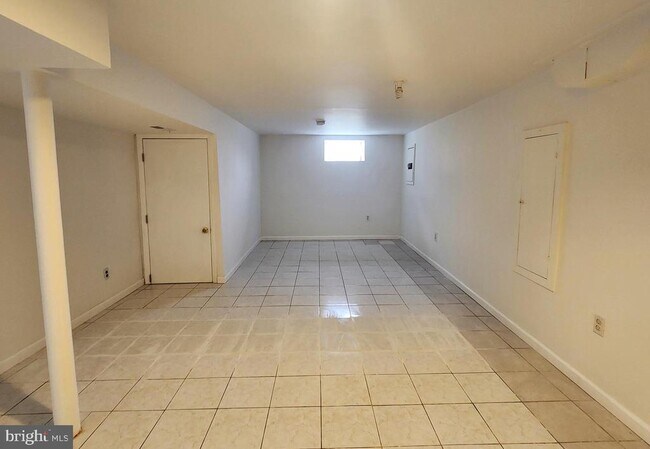 Building Photo - 3207 Bryant Ave