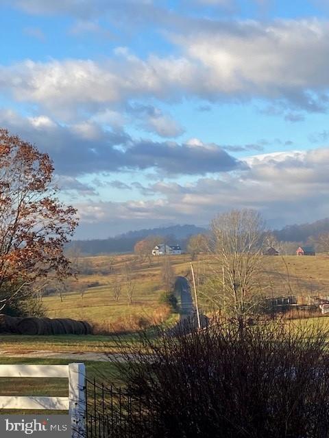 Building Photo - 873 Hawlin Rd