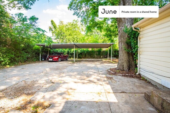 Building Photo - Room in Shared 4 bed/2 bath home