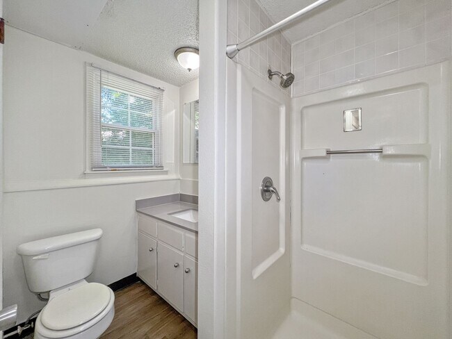 Building Photo - 102/104 Riverside