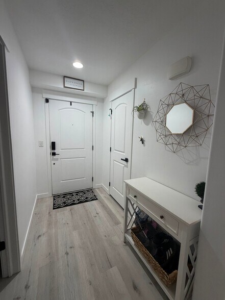 Building Photo - 3584 Hawk Dr