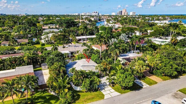 Building Photo - 2601 NE 11th Ct