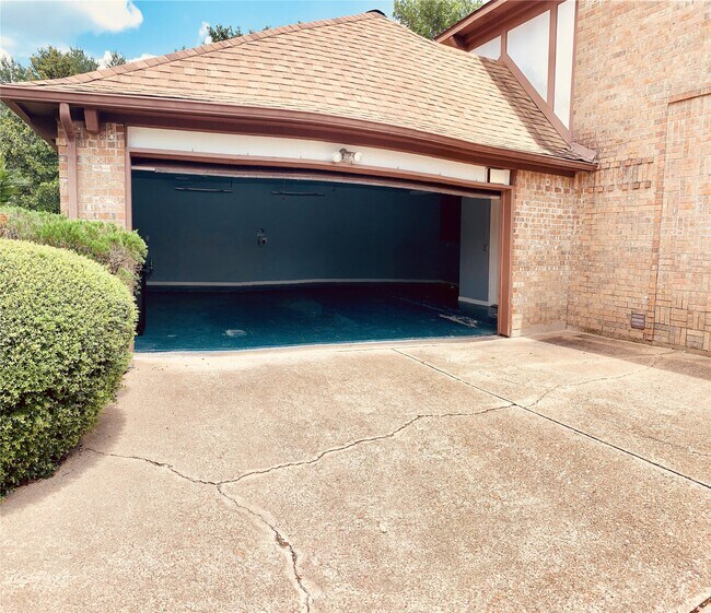 Building Photo - 14135 Sandfield Dr
