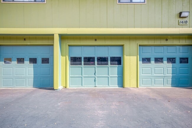 Building Photo - 1410 Bacchus Dr