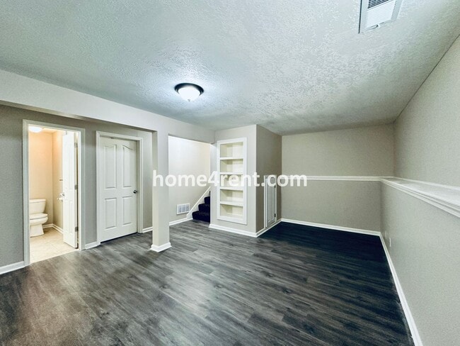 Building Photo - Spacious Four Bedroom Northland Home with a Finished Basement, 3 car garage and Fenced Yard!