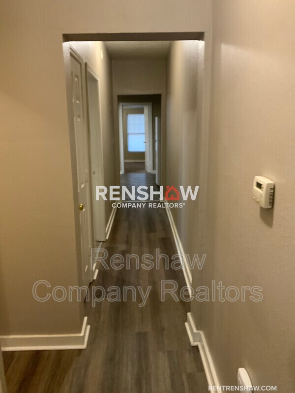 Building Photo - 410 N Connell Ave