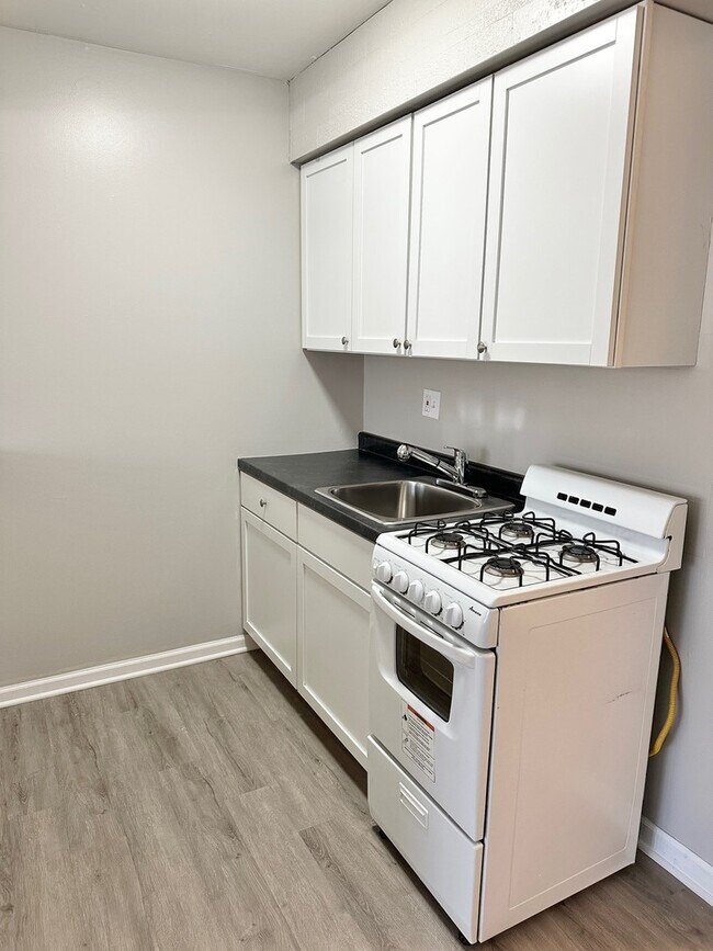 Building Photo - 1940 Mark Ave