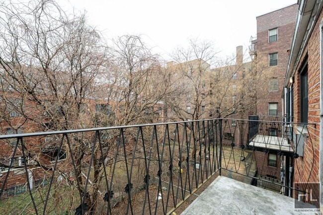 Building Photo - 110-31-110-72 72nd Dr