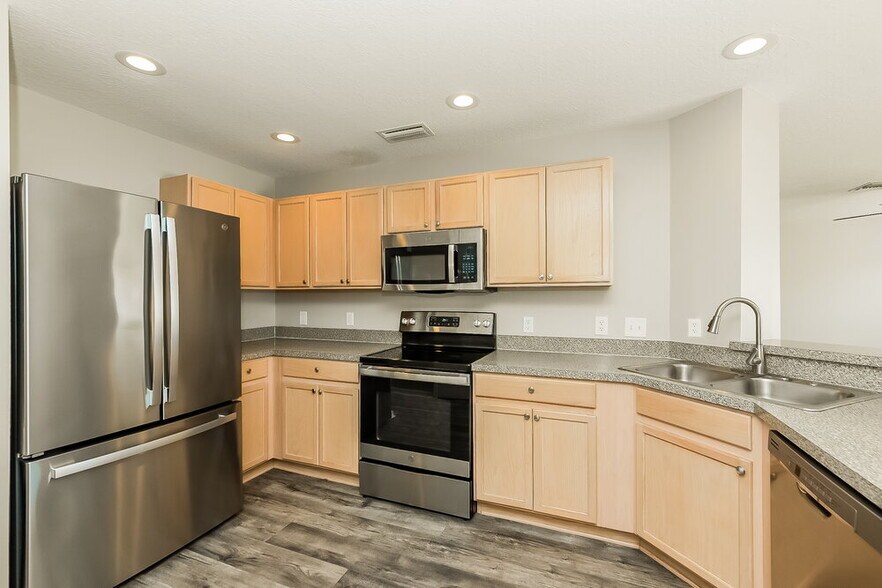 Building Photo - 11025 Golden Silence Dr