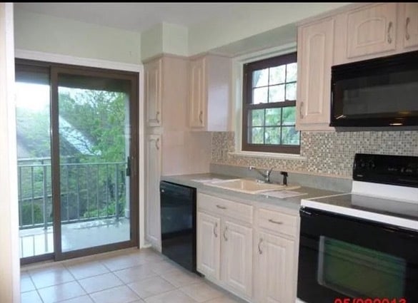 Kitchen - 323 Gill Ln