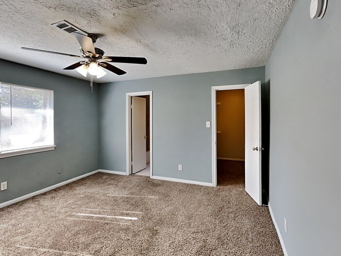 Building Photo - 2142 Oak Shores Dr