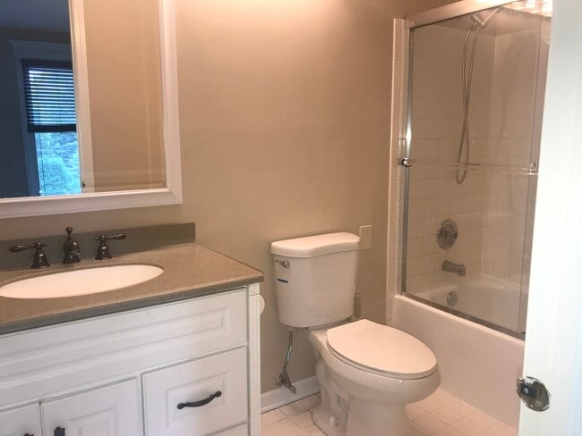 Building Photo - 7835 Darien Lakes Dr