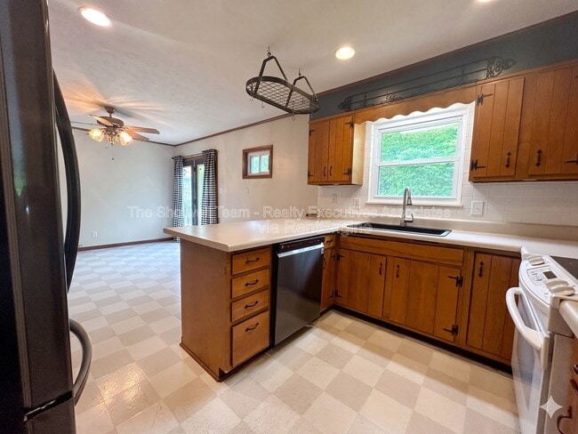 Building Photo - 6400 Shetland Dr